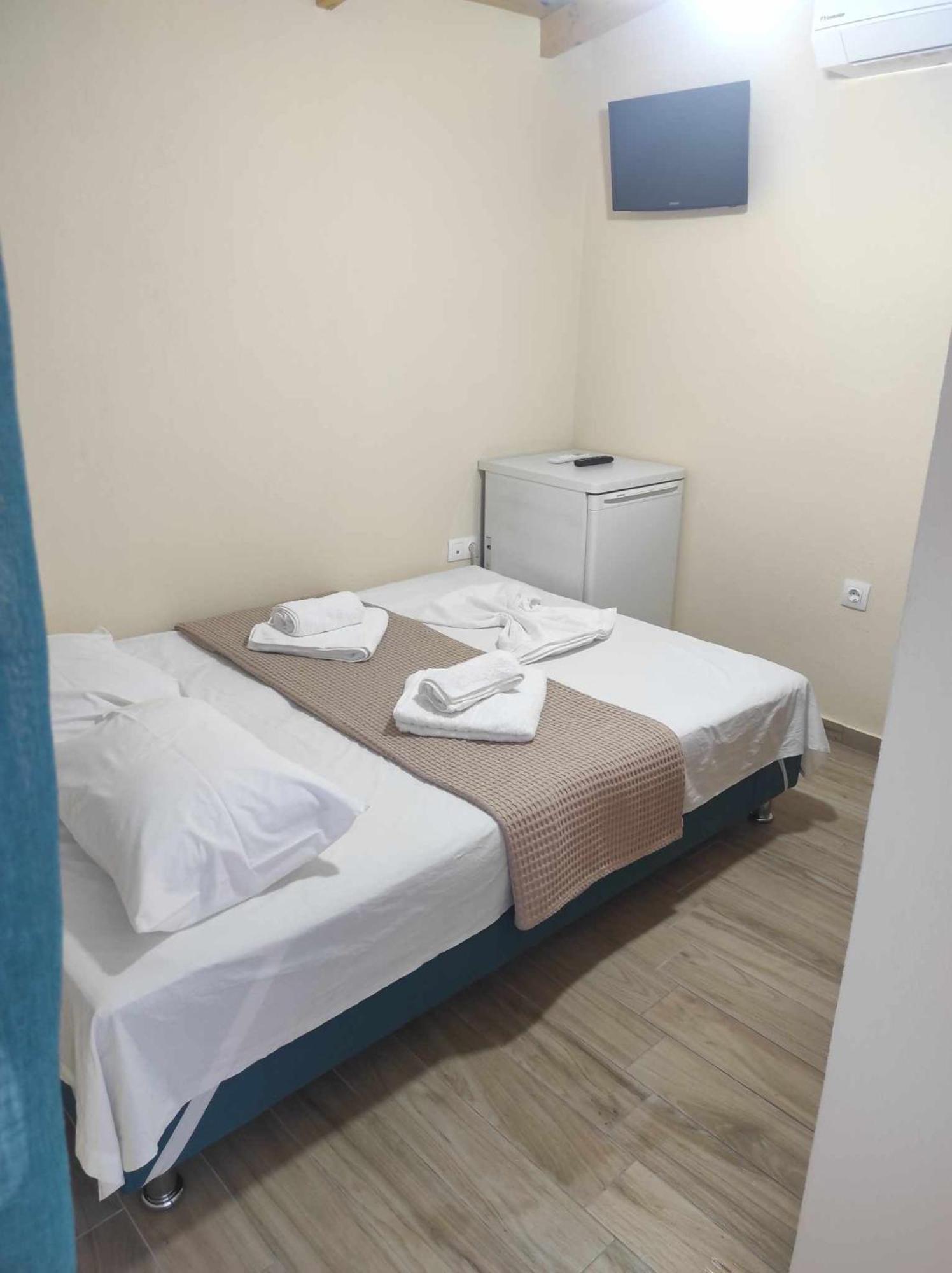 Light Blue Paralia Apartments Extérieur photo