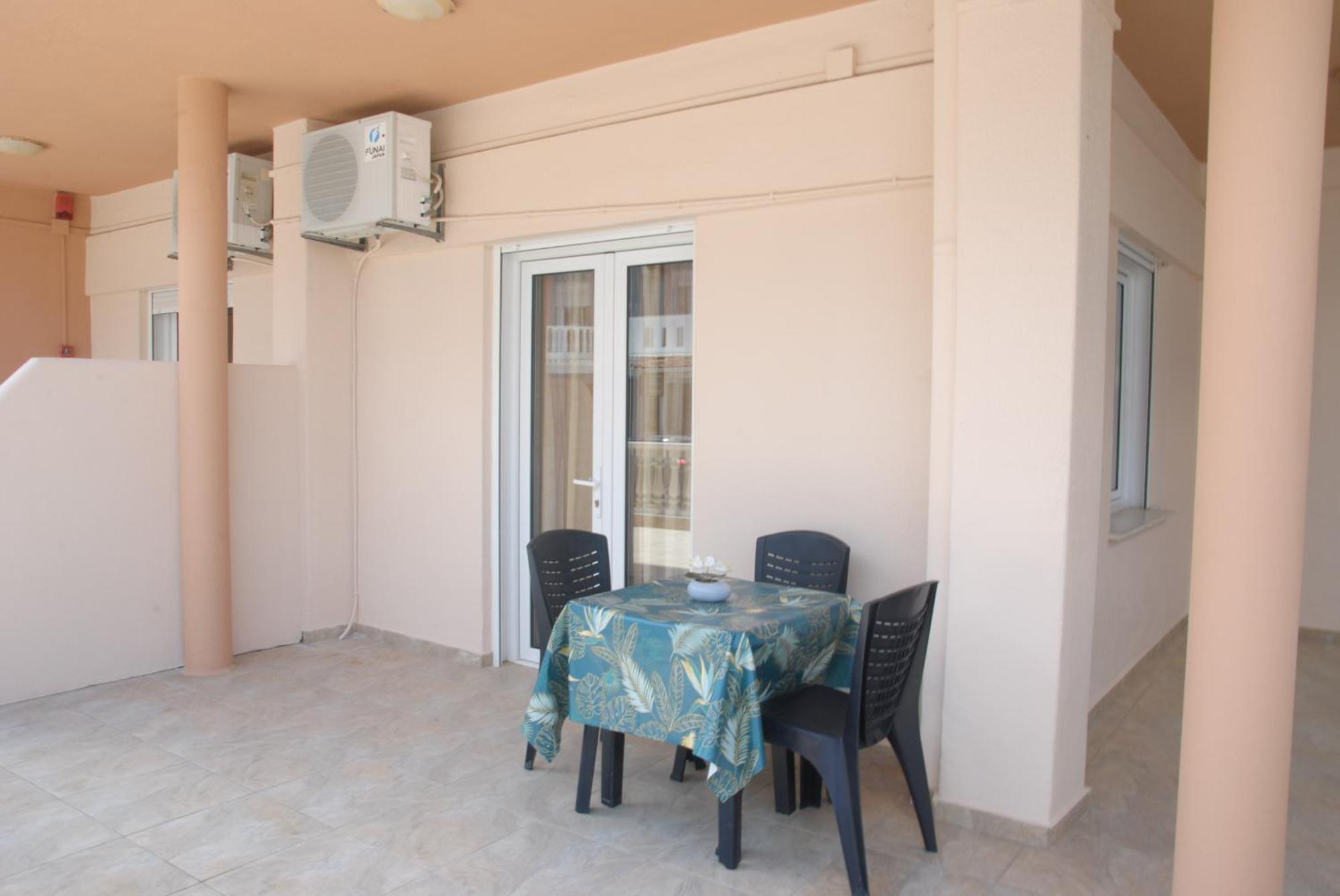 Light Blue Paralia Apartments Extérieur photo