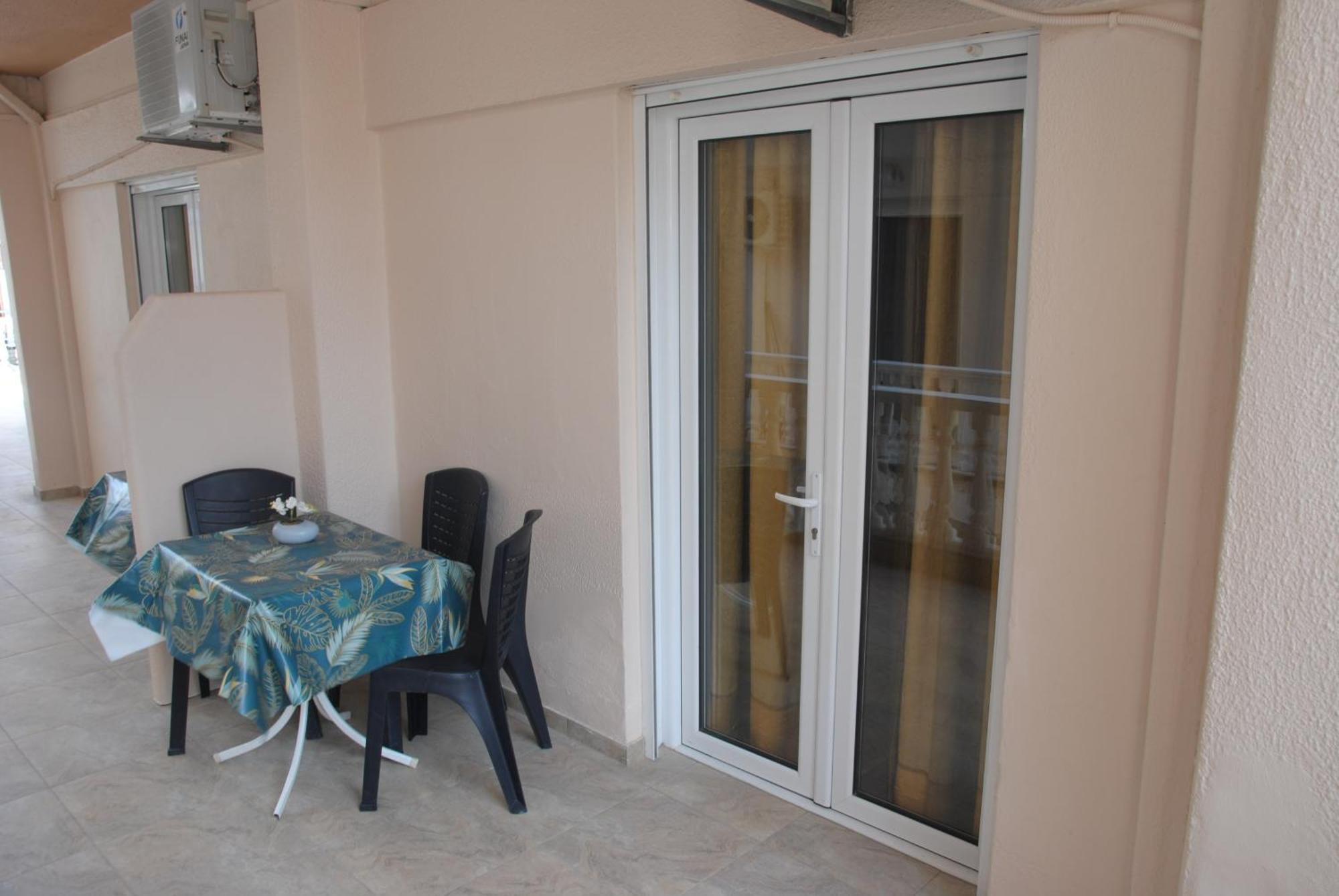 Light Blue Paralia Apartments Extérieur photo