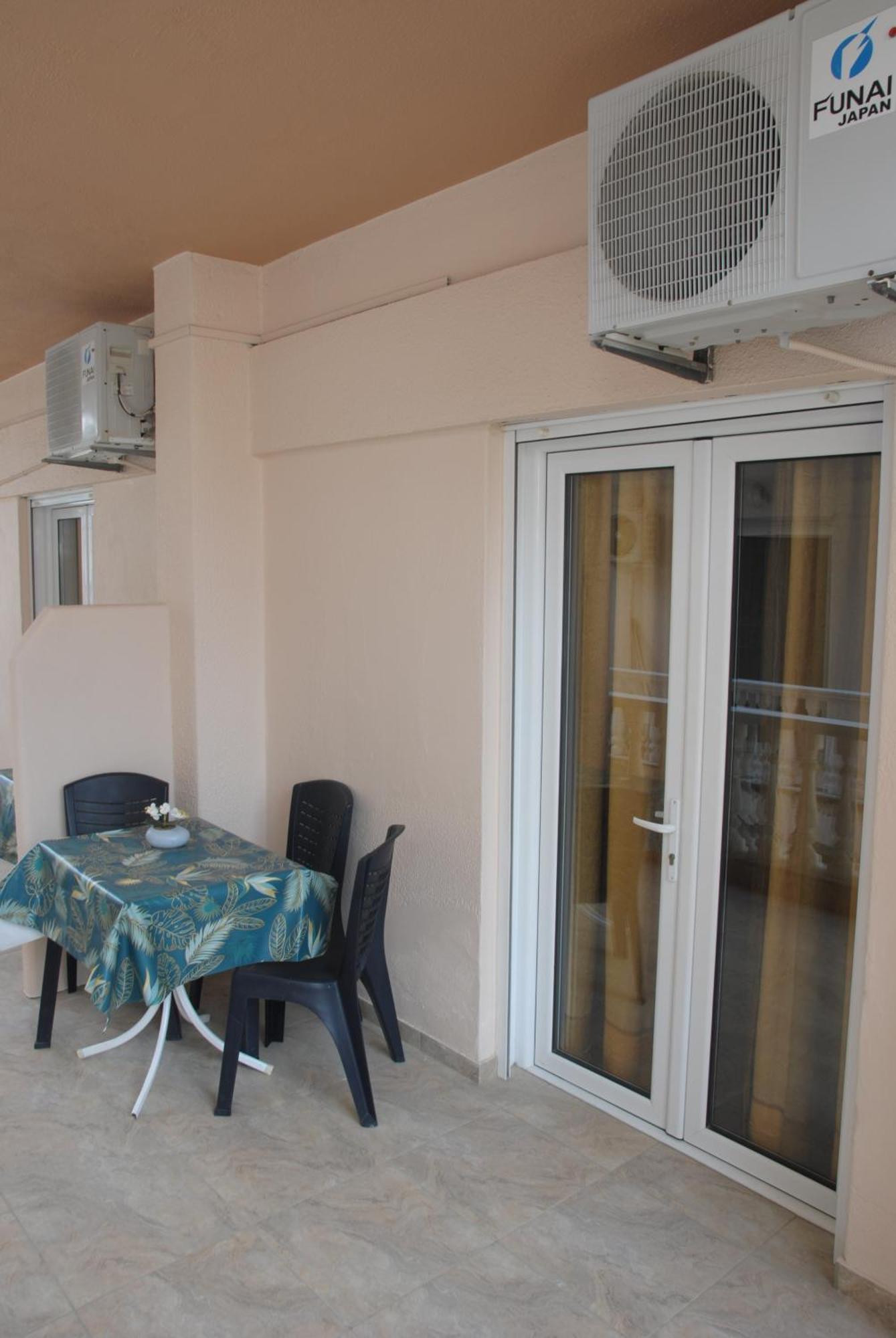 Light Blue Paralia Apartments Extérieur photo
