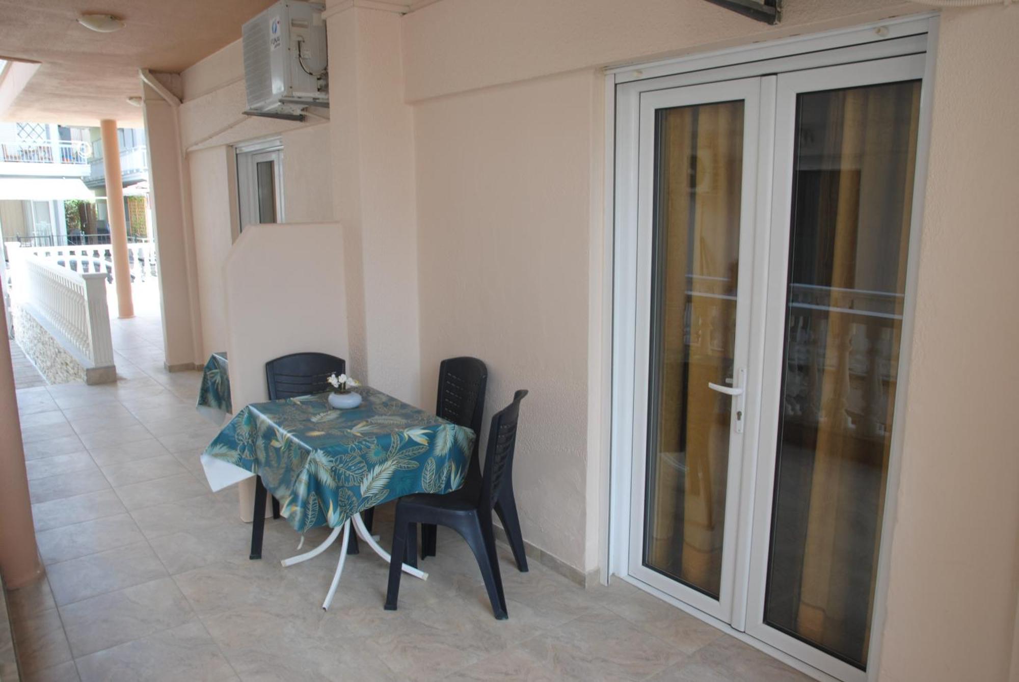 Light Blue Paralia Apartments Extérieur photo