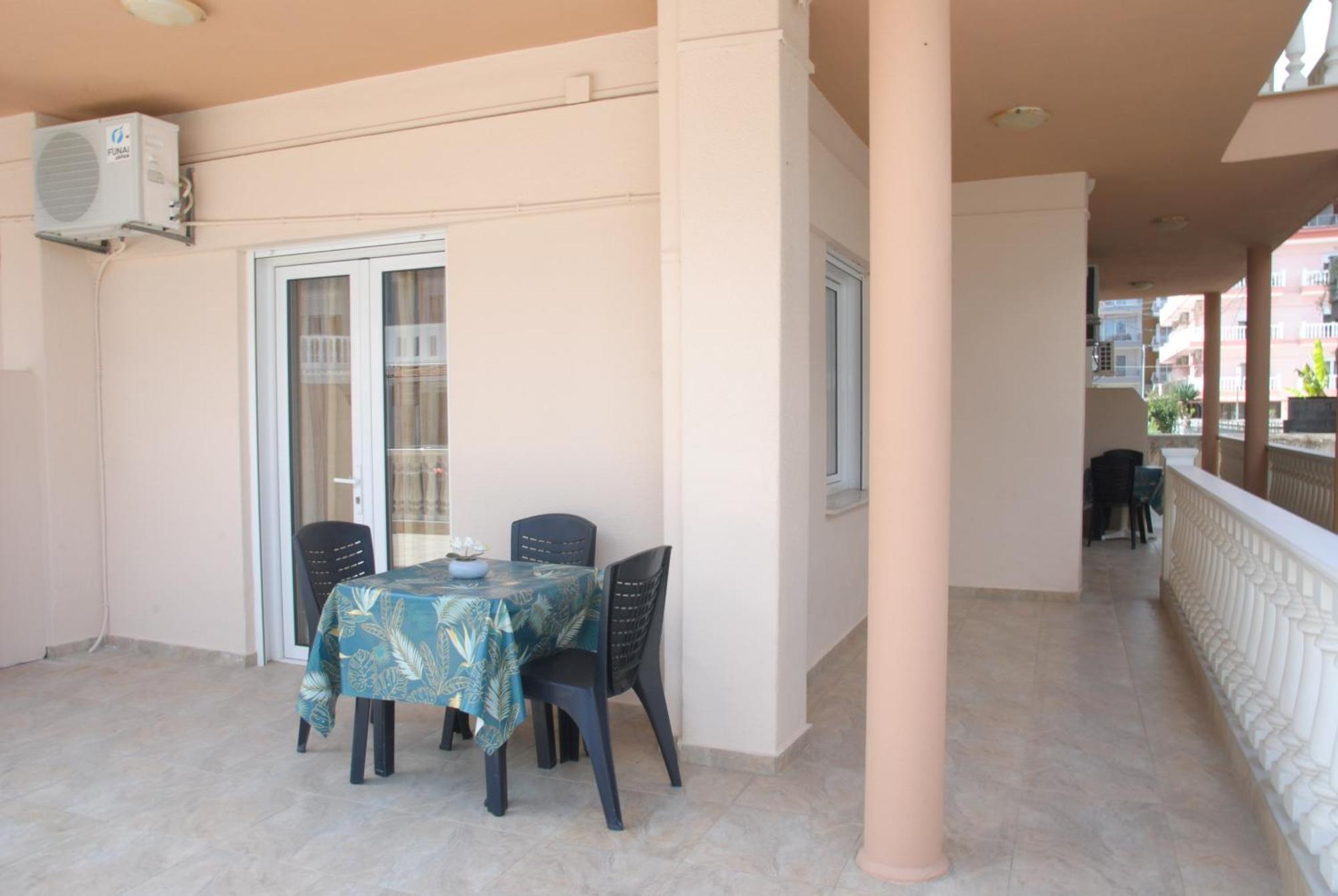 Light Blue Paralia Apartments Extérieur photo