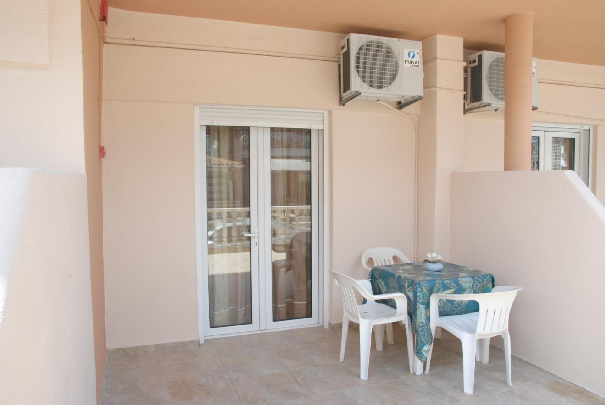 Light Blue Paralia Apartments Extérieur photo