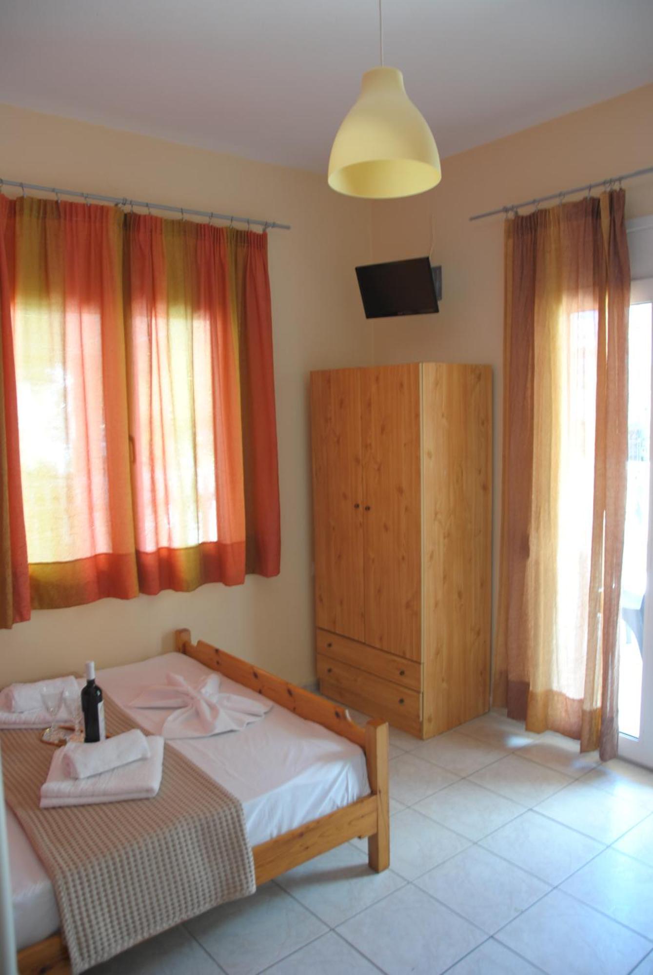 Light Blue Paralia Apartments Extérieur photo