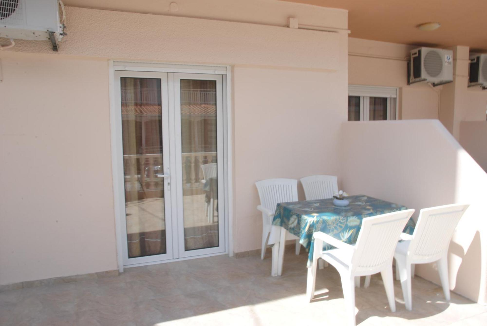 Light Blue Paralia Apartments Extérieur photo